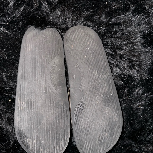 Burberry LOVE Slides - Picture 8 of 9